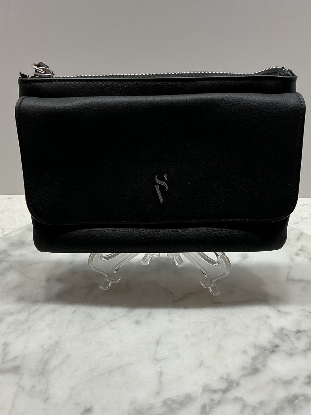Simply Vera Vera Wang Black Wallet – Classic V Logo